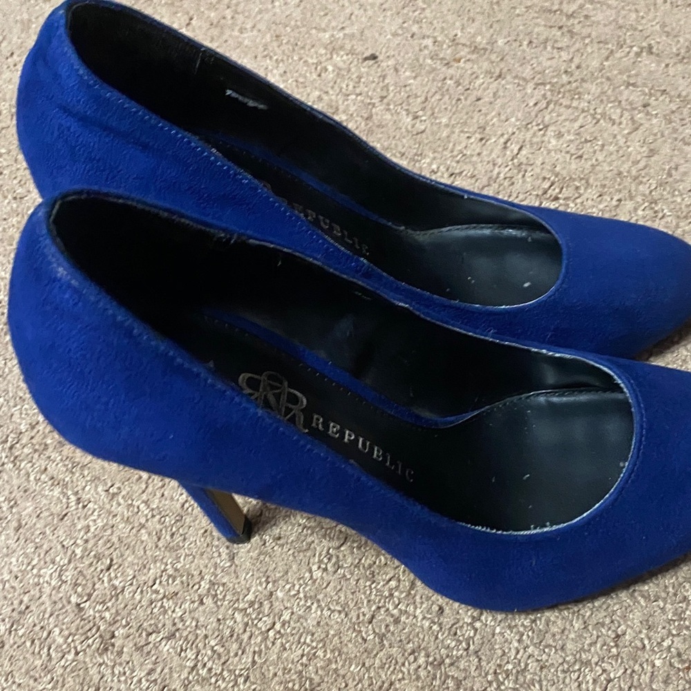 Rock & Republic Royal Blue Velvet Size 7.5M Stiletto Heels Party Statement